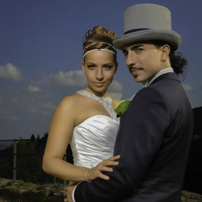 Hochzeitsfotograf Rhein-Neckar – Brautpaar mit Zylinder im Vintage-Stil